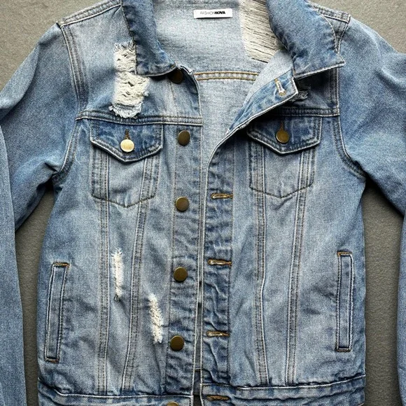 Fashion Nova‎ Distressed Light Wash Denim Jean Jacket - Picture 11 of 11